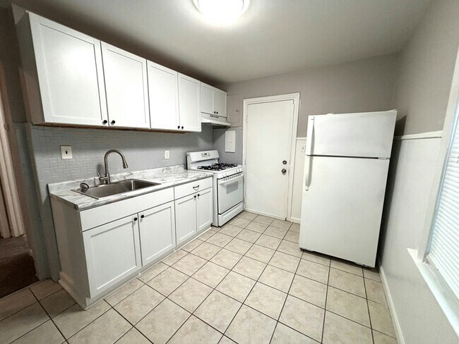 Photo - 11340 Fisher Ave