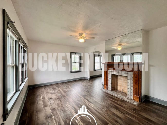 4158 Mayfield Dr Unit Upper