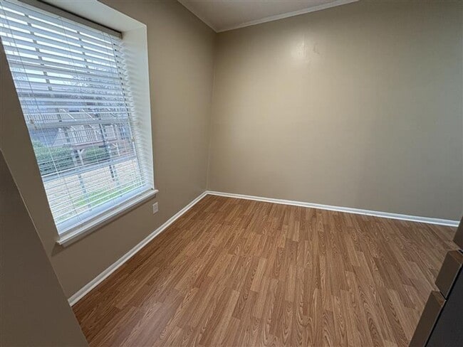 Photo - Rent Ready *** Cozy Condo in A Great Location*** Unit H