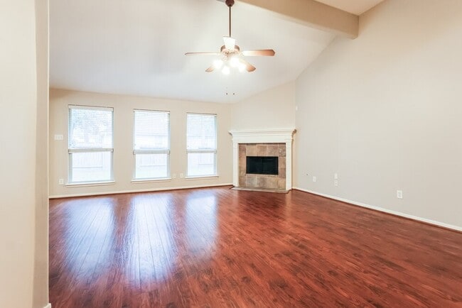 Building Photo - 27 Orchid Grove Pl