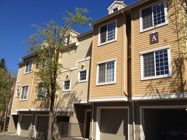 Townhouse in Desirable Newcastle 1st Month... - Townhouse in Desirable Newcastle 1st Month... Unit #A4