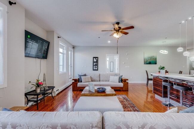 Photo - 7912-7109 109 St NW Unit SI ID1564652P