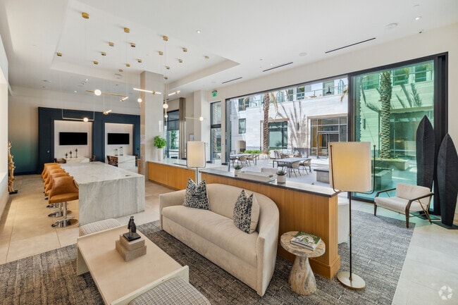 E-lounge and Co-Working Spaces