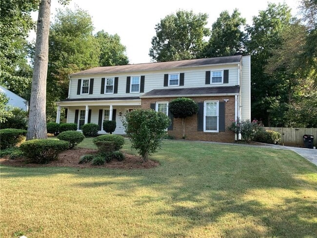 Building Photo - 4536 Woodlawn Lake Dr