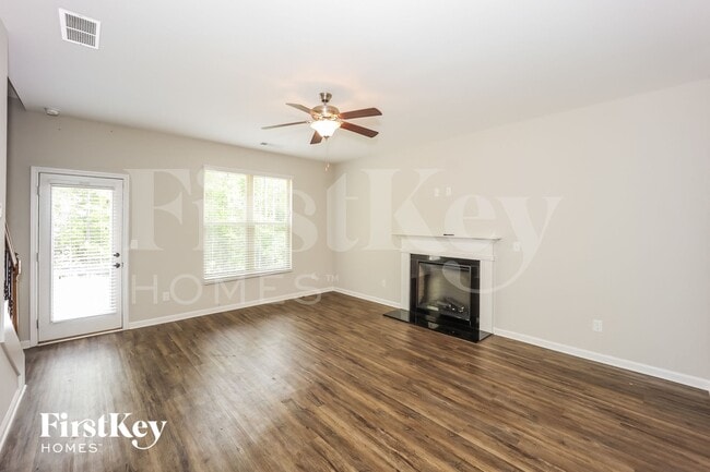 Photo - 209 Grove Pointe Dr