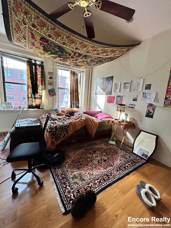 Photo - 240 Kelton St Unit 7