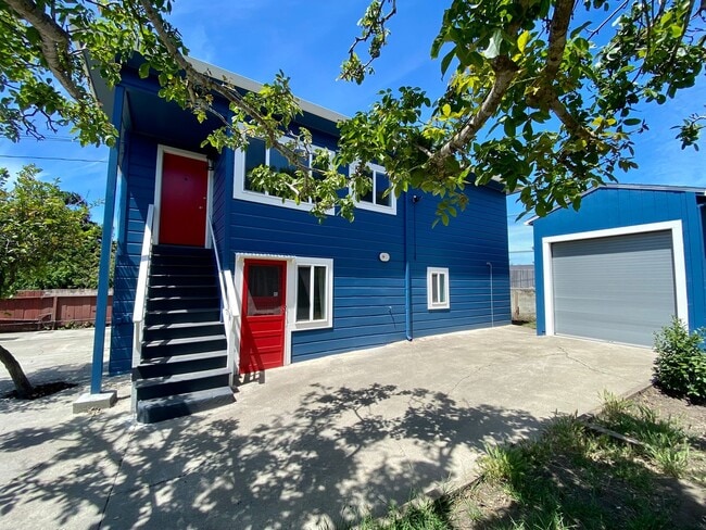 Building Photo - Remodeled 3BR, 2BA with Orchard, Garage & ... Rental