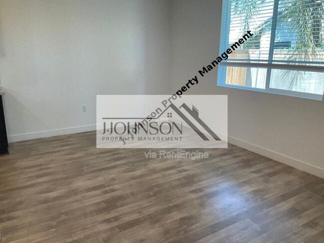 Photo - 405 Avendale Dr