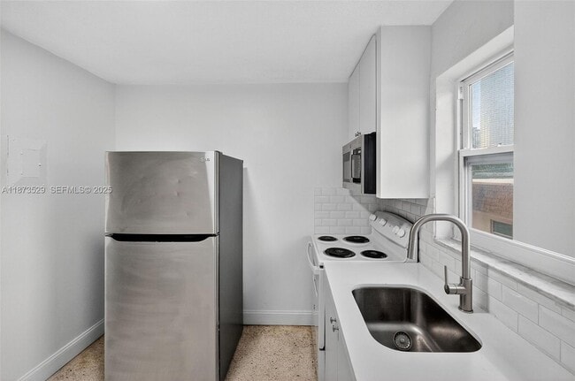 Photo - 458 SW 9th St Unidad 2