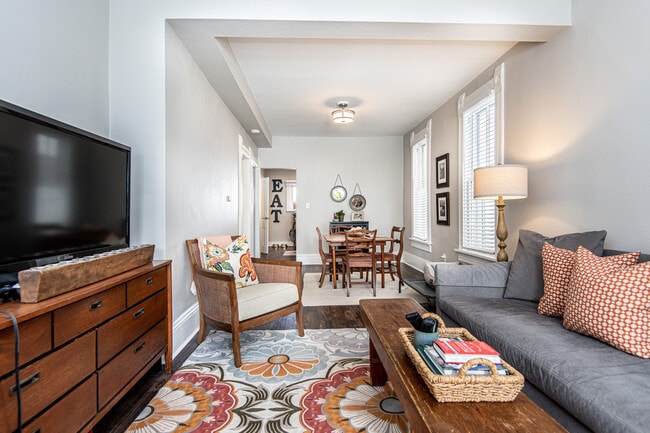 Photo - 1014 E Pearson St