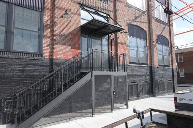 1901 E Willard St