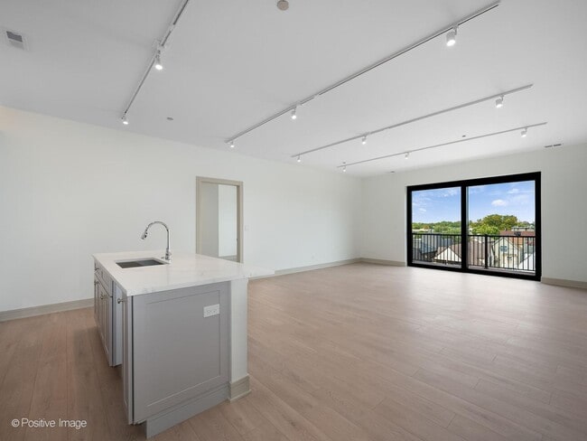 Building Photo - 3202 N Racine Ave Unit 201 Rental