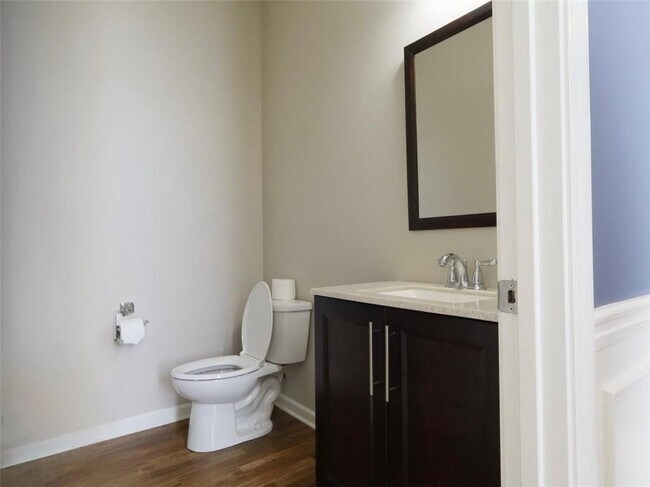 Photo - 204 Highland Village Ln