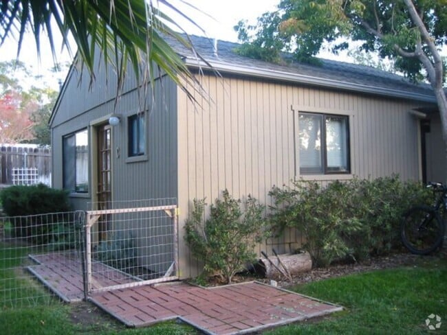 Building Photo - 480 Kentucky St Unit C Rental
