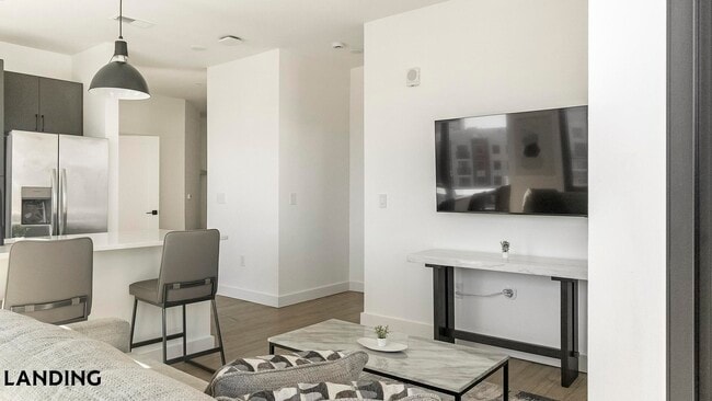 Photo - 1007 S Mint St Unidad 834