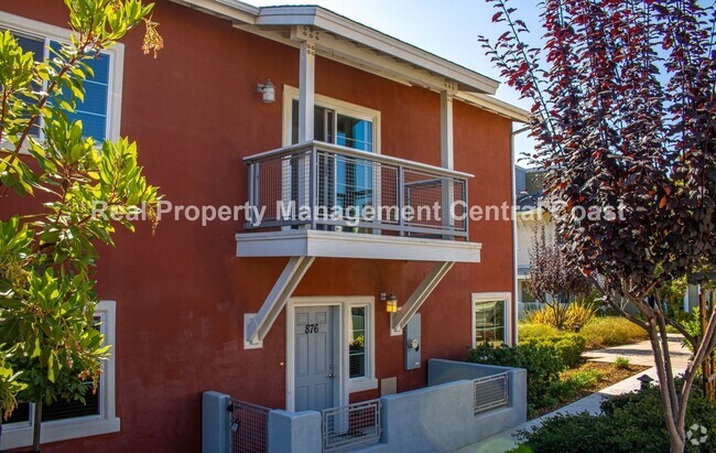 Building Photo - AVAILABLE FEBRUARY - Spacious 3 Bedroom / ... Rental