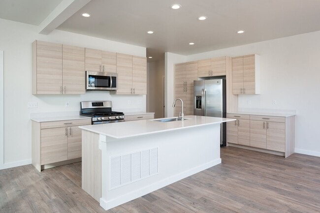 Photo - Gorgeous Townhome for Rent in the Lakes Neighborhood! Walking Distance to Parks and Lakes!