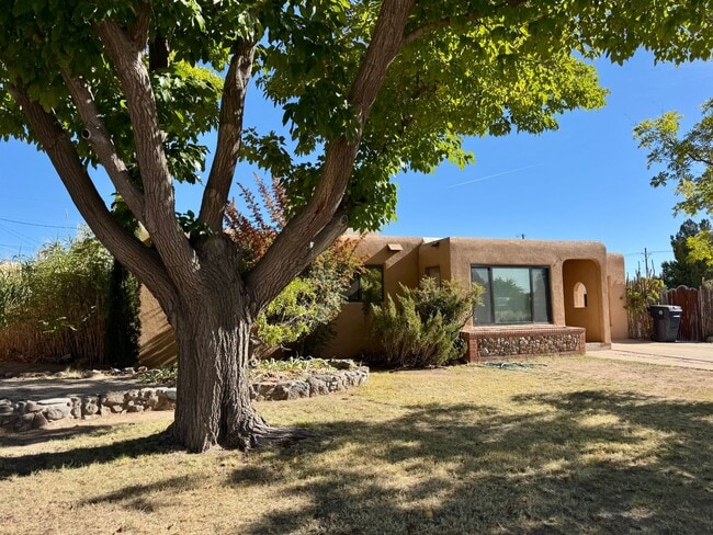 Building Photo - Northwest Living!