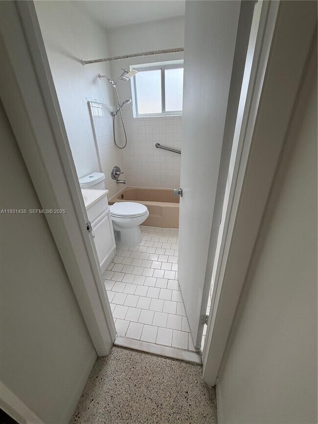 Photo - 250 NE 41st St Unit 250