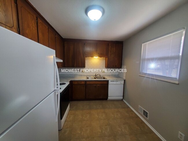 Photo - 2 Bedroom Duplex for Lease in Oak Grove | Offered by Midwest Property Resources