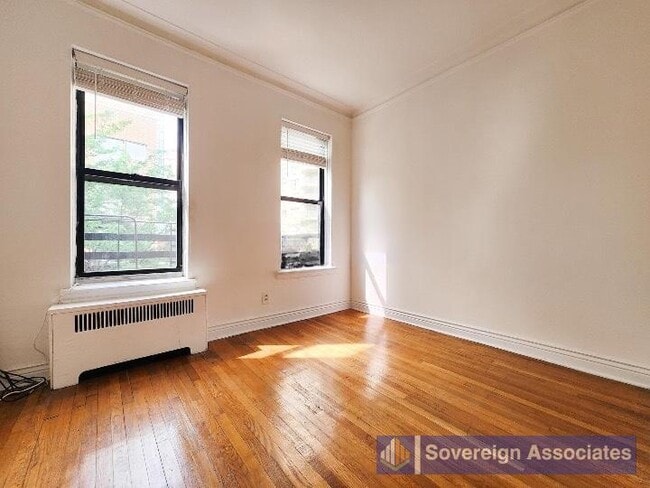 Building Photo - 156 E 85th St Rental