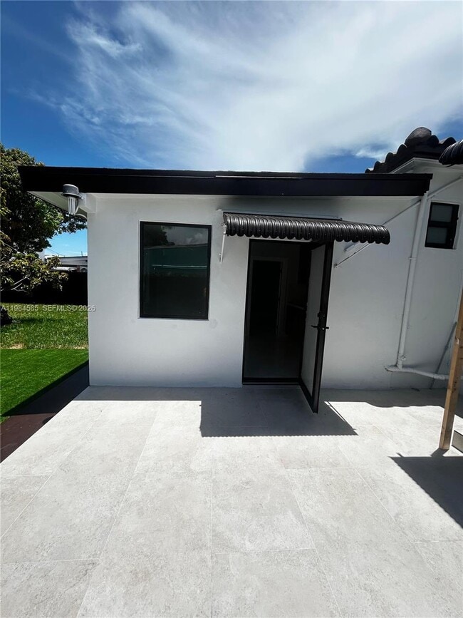 Photo - 801 NW 35th Ave Unidad 1