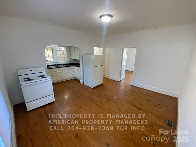 Photo - 605 E 10th St