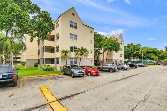 8255 Lake Dr Unit 304
