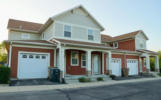 Building Photo - Live Large in This Spacious 2BR Townhome –... Unit 26 Canyon Lane