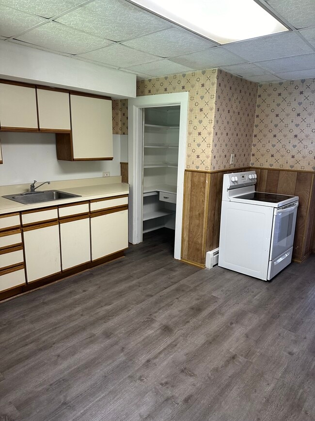 Photo - 9 Asnuntuck St Unit 9