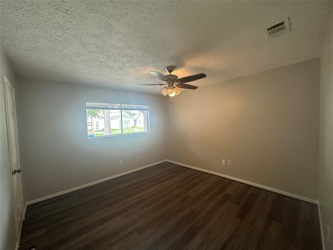 Photo - 29031 Elmwood Dr