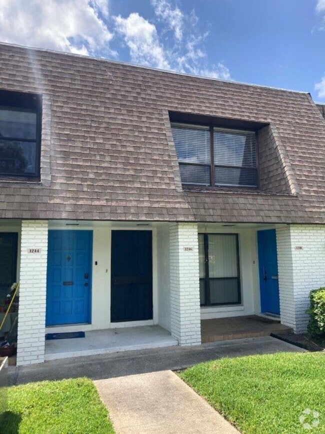 Building Photo - 3 Bedroom 2 Bathroom Condo at Palomar Plac...