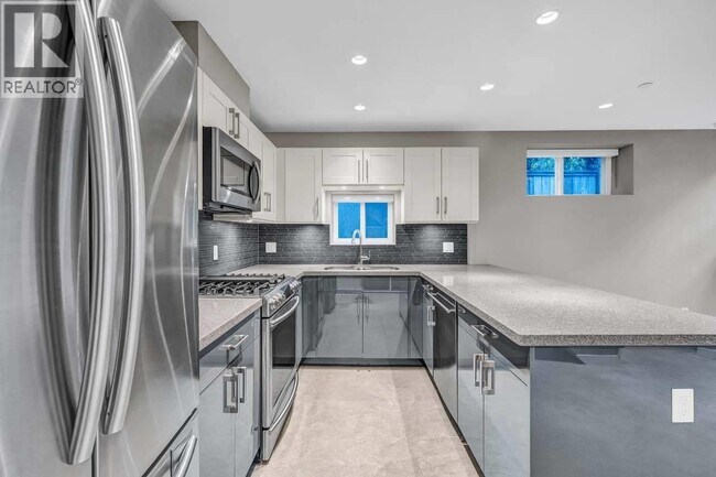 Photo - 439 W 3rd Ave