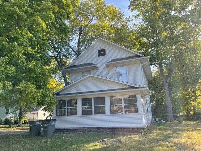Building Photo - 430 Littleton St Rental