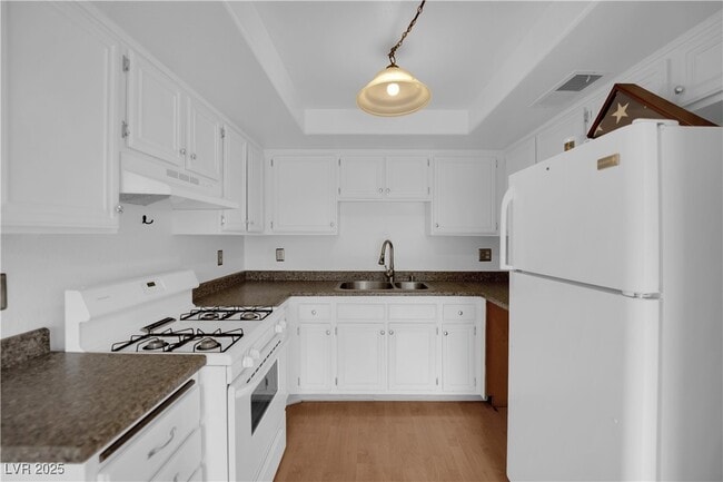 Building Photo - 2248 Short Pine Dr