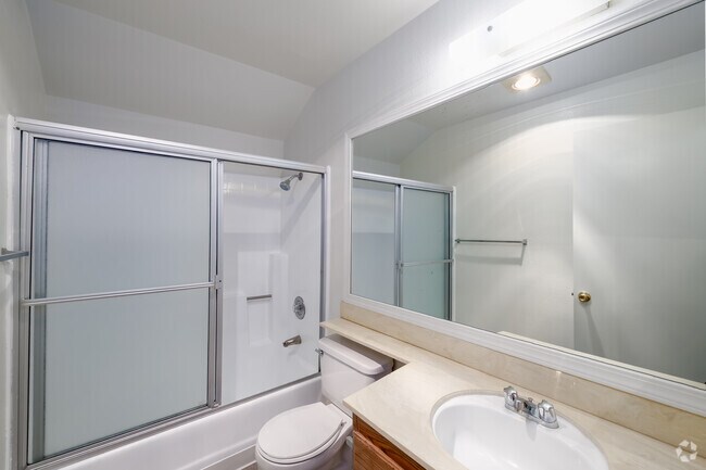 1BR, 1BA - 800SF - Bathroom
