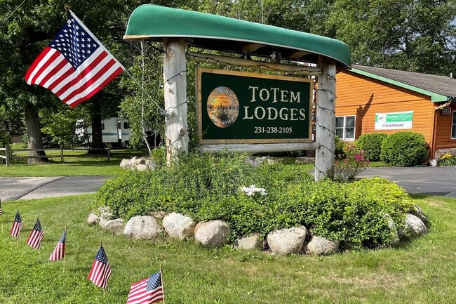 Entrance to property - Totem Lodges Apartments