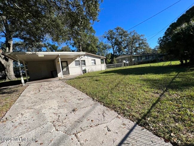 Photo - 8095 Lourdes Dr W