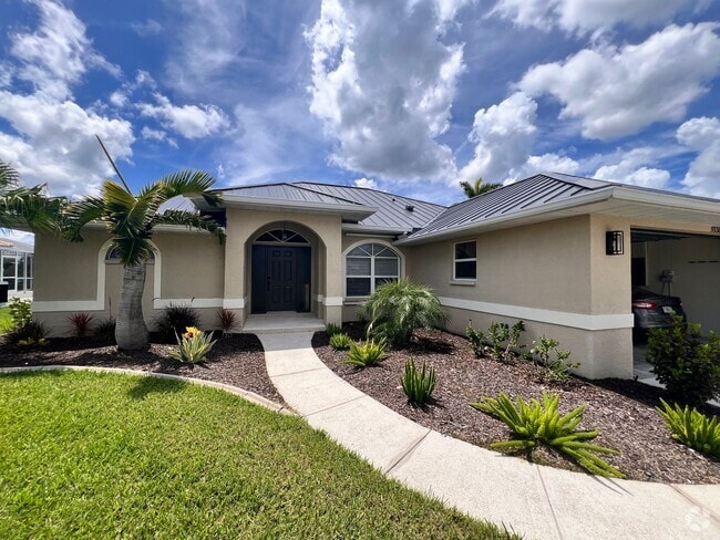 Building Photo - Waterfront Paradise in Punta Gorda Isles –... Rental