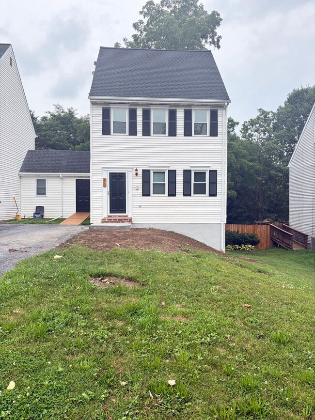 Photo - 673 S Cedar St