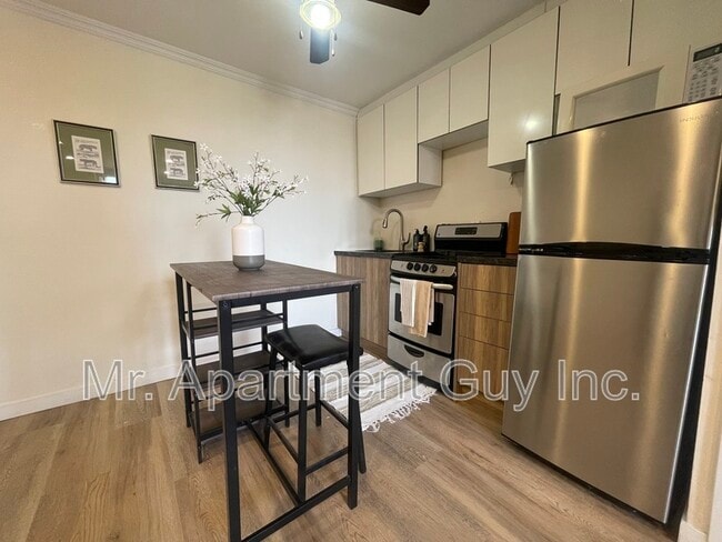 Photo - 44 Victoria Ave S Unit Suite 303