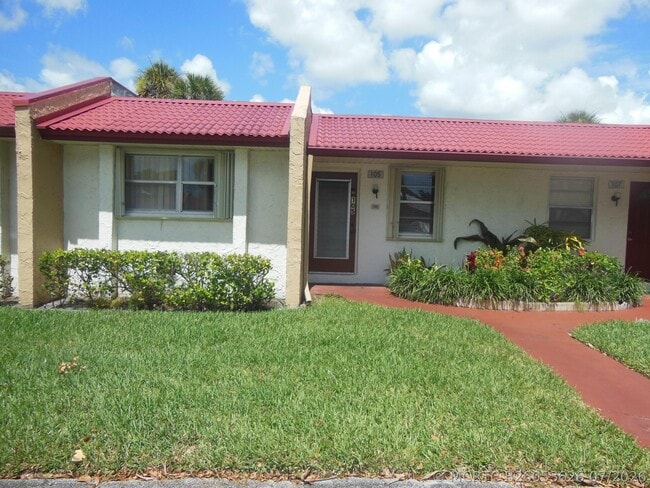 Building Photo - 105 Lake Helen Dr