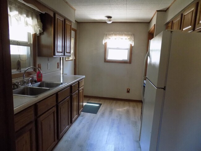 Photo - 614 N Clinton St