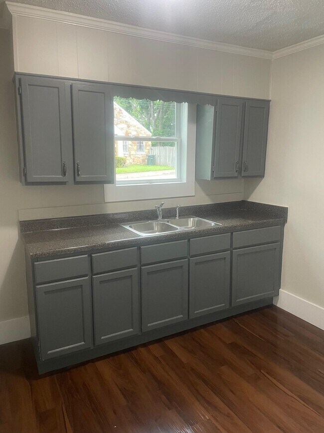 Photo - 804 Columbia St