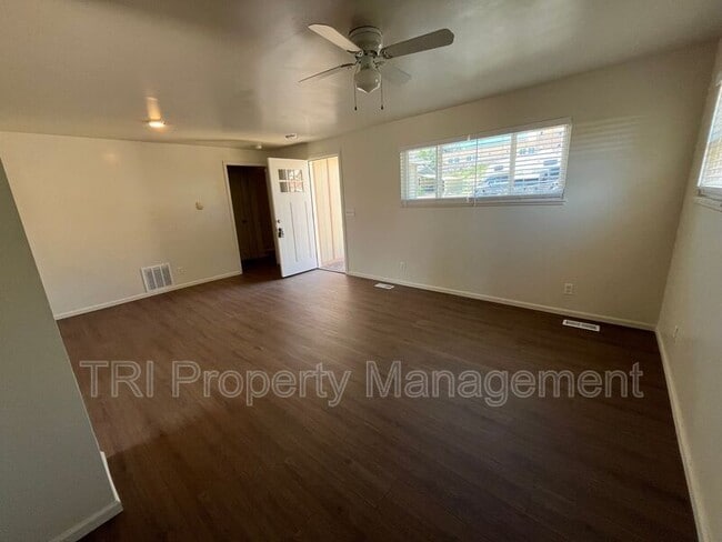 Photo - 215 Cheyenne St
