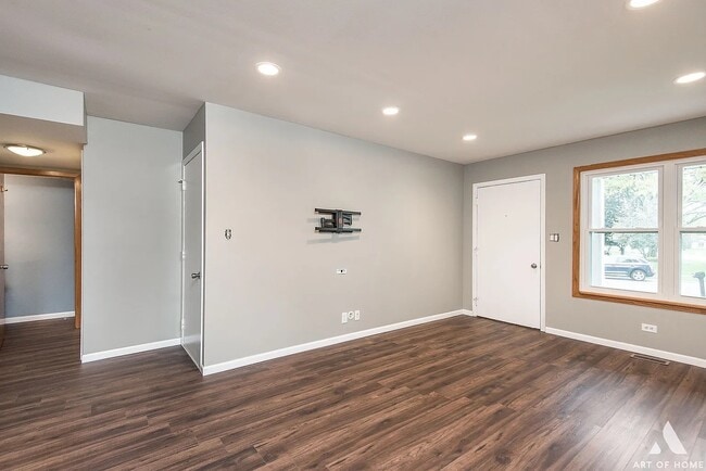 Photo - 521 Milton Dr