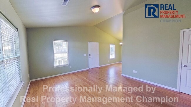 Photo - 3 BD/2BA in Azalea Trace - Students Welcome