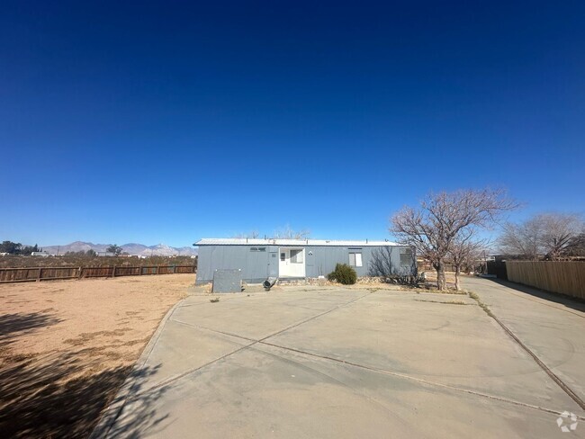 Building Photo - Private 3-Bed, 2-Bath Trailer with Large L... Rental