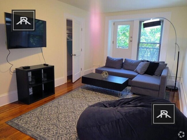 Building Photo - 2 bedroom in Brookline MA 02446 Unit 4 Rental