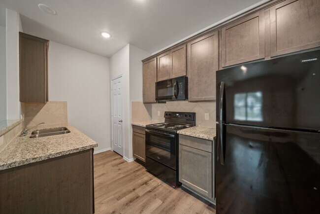 Photo - 403 E Avenue G